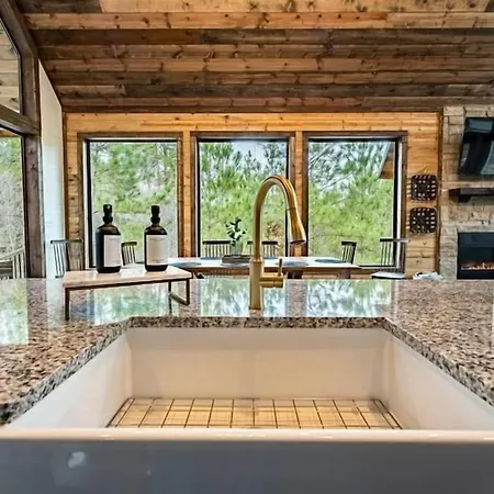 Luxury Cabin Getaway! Hot Tub, Pet Friendly, Foosball & More Broken Bow Exterior photo