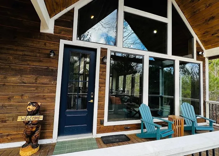 Luxury Cabin Getaway! Hot Tub, Pet Friendly, Foosball & More