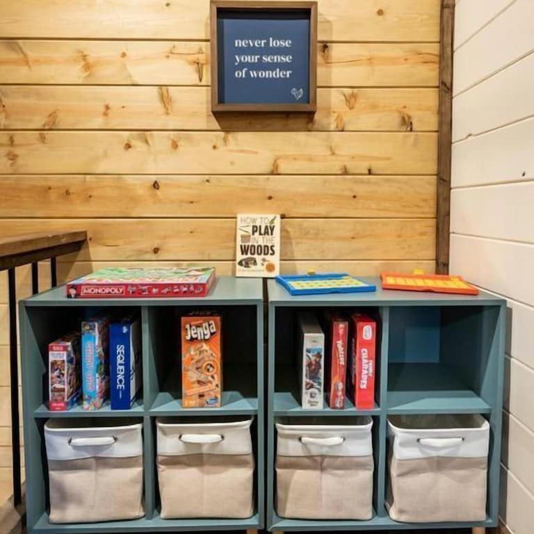 Luxury Getaway! Hot Tub, Pet Friendly, Foosball & Holiday home Broken Bow