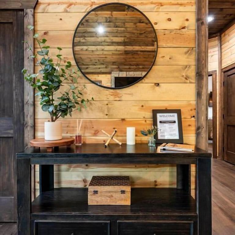 Holiday home Luxury Getaway! Hot Tub, Pet Friendly, Foosball &